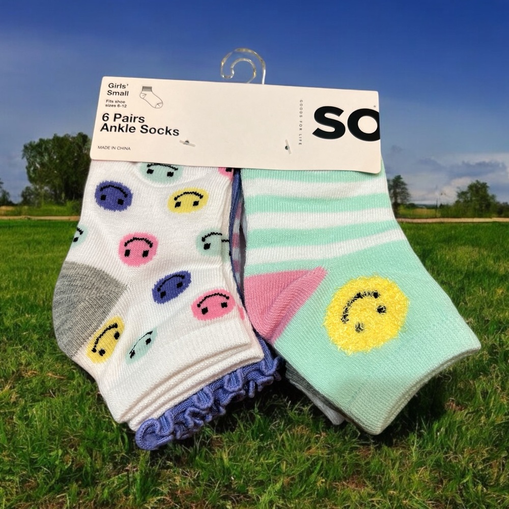 NEW - 6 Pack Girls Ankle Socks Small (shoe 6-12)